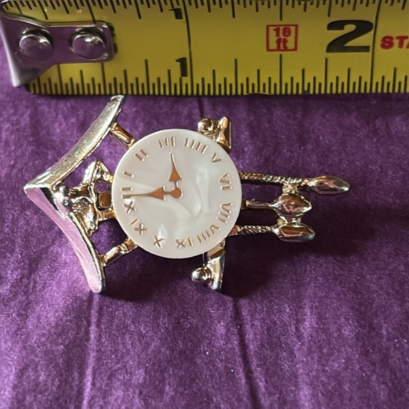 1960s mother-of-pearl cuckoo clock brooch - Picture 3 of 3